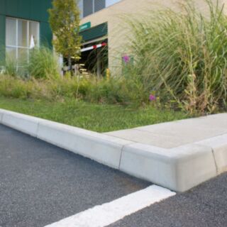 Marshalls Half Battered Kerb BSS 125x255x914mm