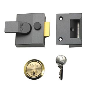 Yale® P85 Deadlocking Nightlatch Polished Chrome 40mm