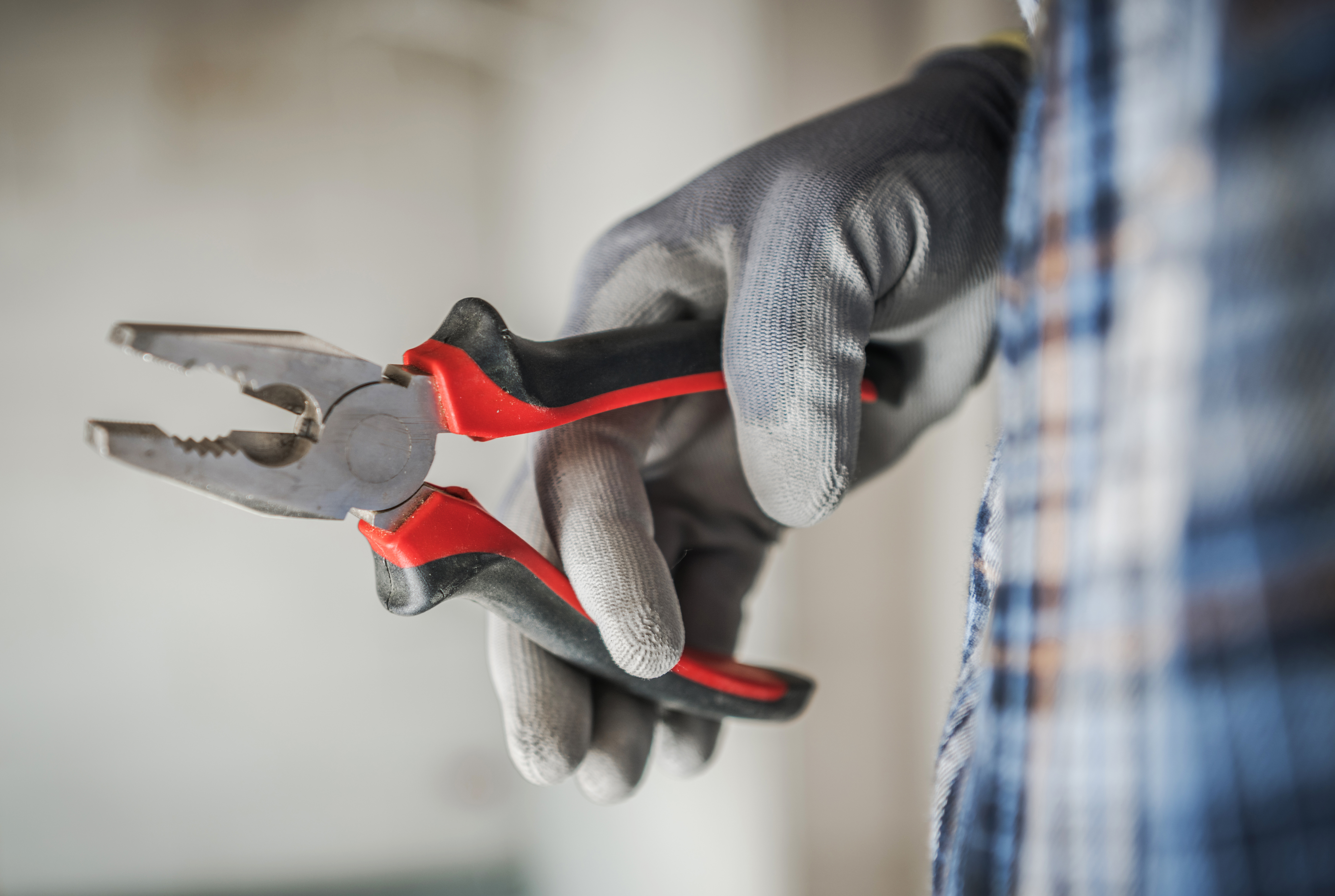 Builder using a Pliers