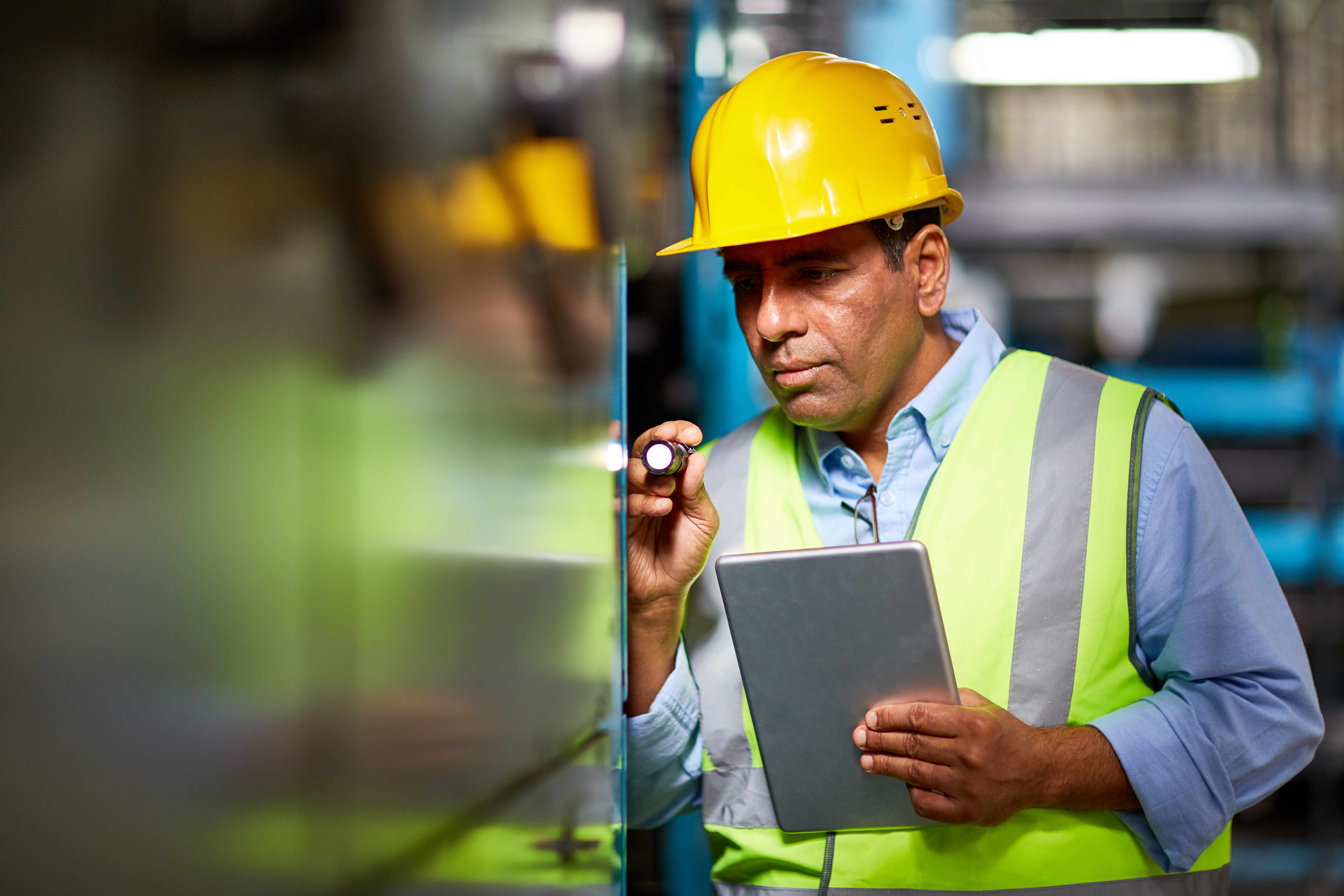 Builder using a flashlight